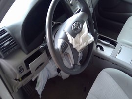 2010 TOYOTA CAMRY, WHITE, LE, 2.5L, AT. Z25986